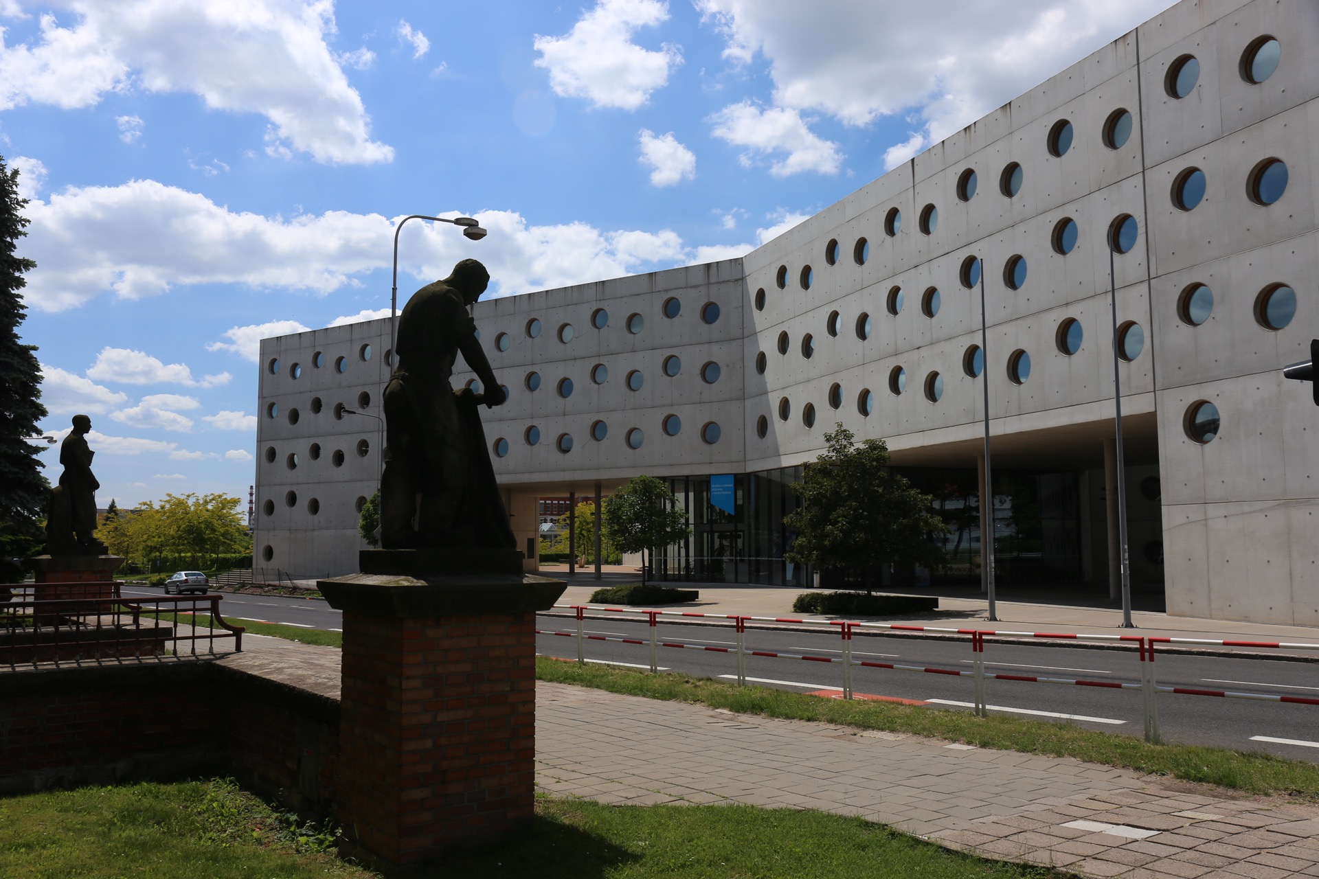 SVK HK Research Library in Hradec Králové building architecture design exterior view